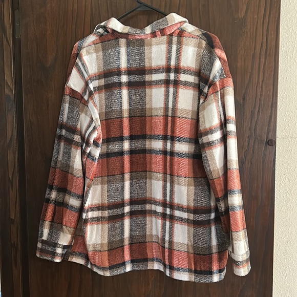 Shacket - Picture 4 of 4